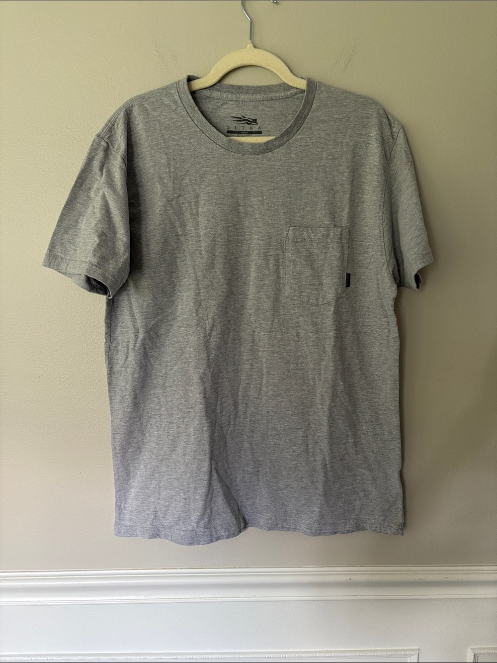 Sitka Classic Men's Crew Neck Pocket T-Shirt - Gray 90% Organic Cotton